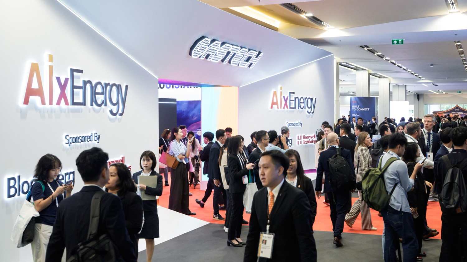 Day 1 Exhibition Busy Aisles 20260913 Gasteck 08714 21722843.Jpg 3543X2362 100Kb